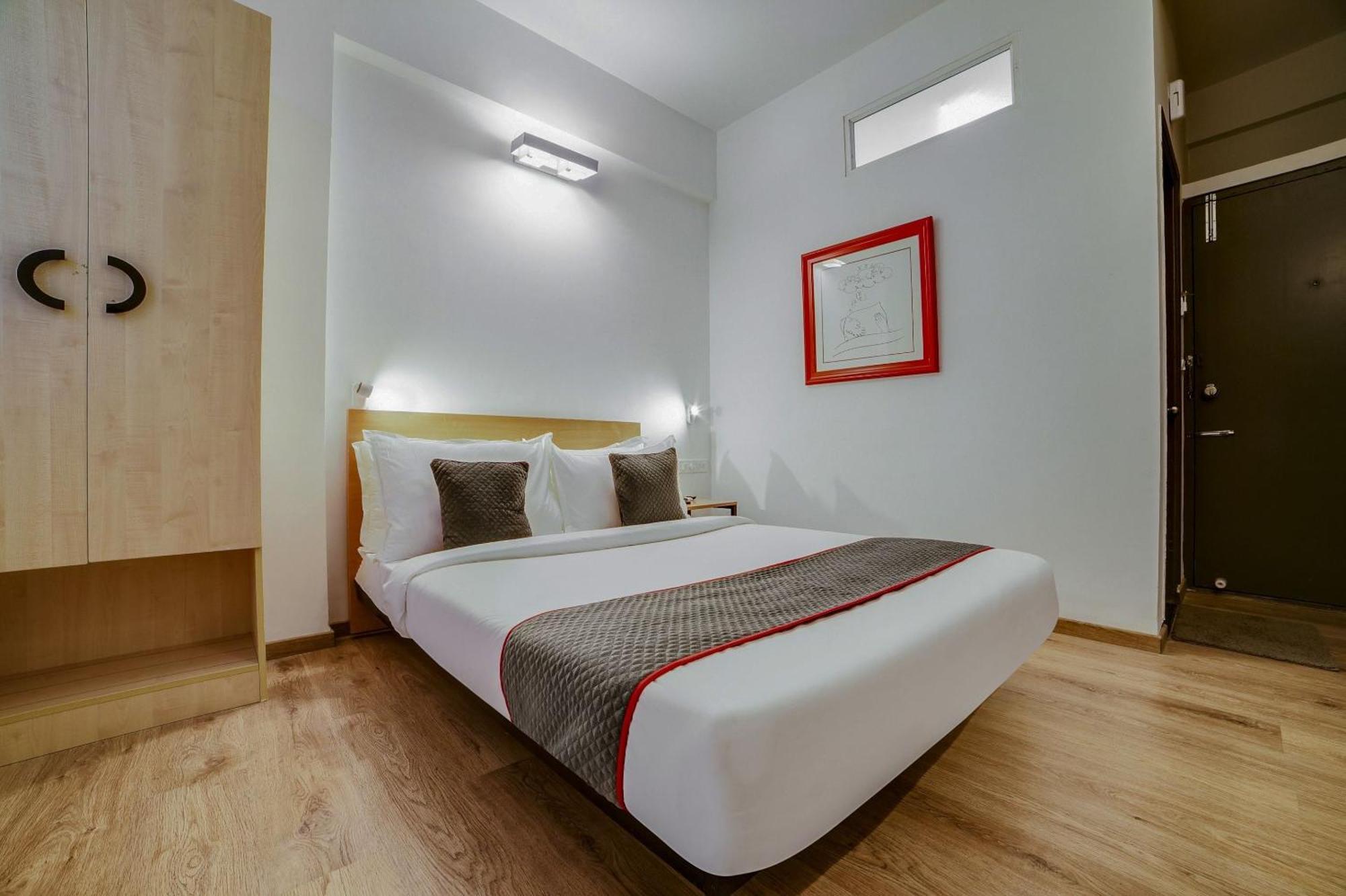 Townhouse Sarvar Hospitality Near Ascendas Park Square Mall บังกาลอร์ ภายนอก รูปภาพ